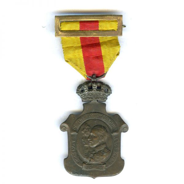 Homage to the Royal Family medal 1925 bronze 			(L10169)  G.V.F. £35 1