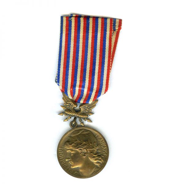Posts and Telegraphs Medal of Merit bronze embossed naming to Jean malrois... 1