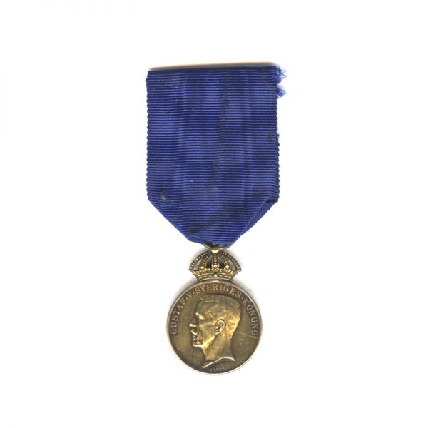 The Kings Medal  Gustav V  for Merit and Court officials small  silver... 1