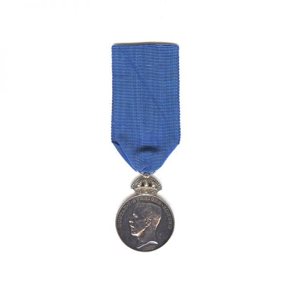 The Kings Medal  Gustav V  for Merit and Court officials large  silver... 1