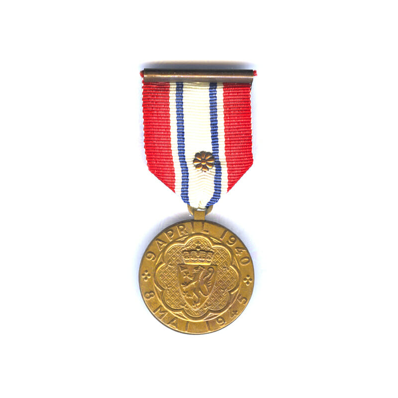 War Participation Medal 1940-45. with bronze rosette on ribbon in original Tostrup... 1