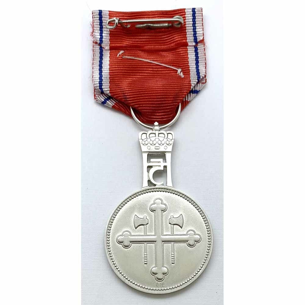St. Olavs Medal Harald Vth with War decoration 2