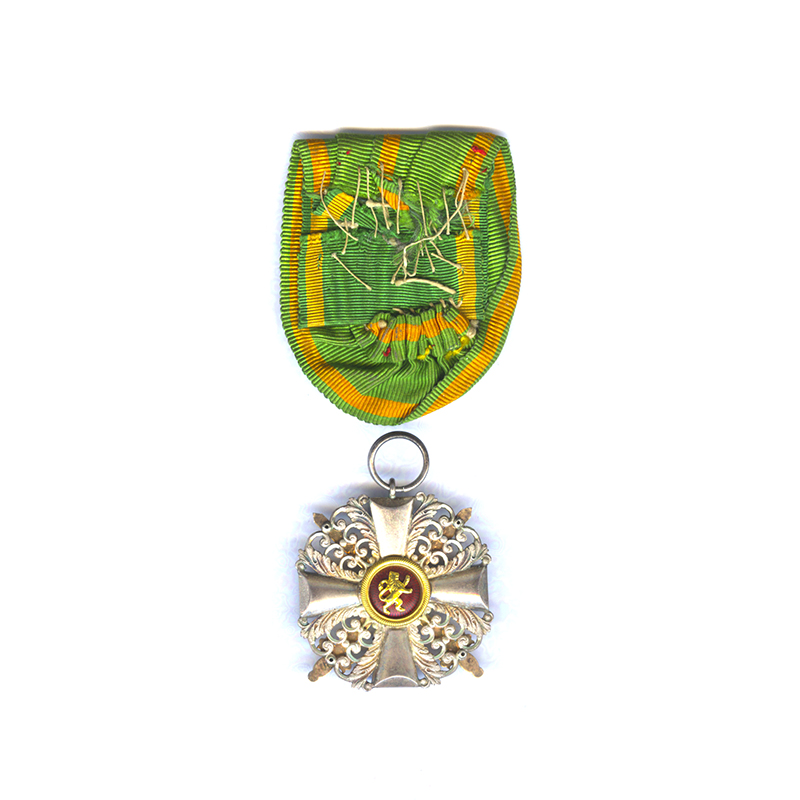 Order of the Zahringen Lion Knight with gold swords and centre 2