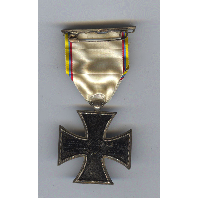 Columbia Iron Cross with embroidered ribbon and top buckle 2