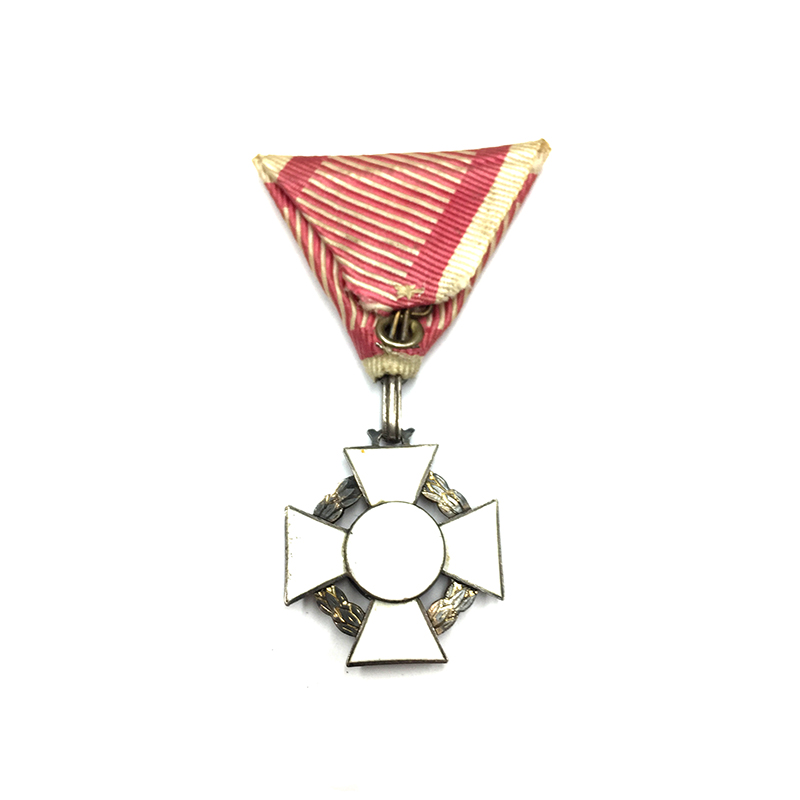 Military Merit Cross  with   war decoration cased 2