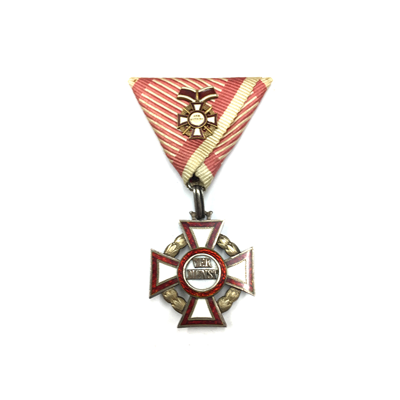 Military Merit Cross  with   war decoration cased 1