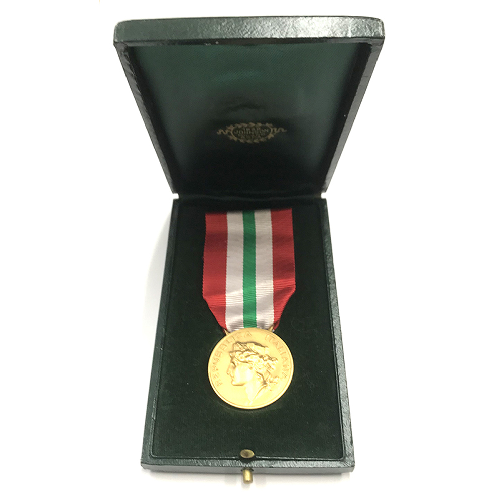 Presidents Medal  Gold (silver gilt)  in fitted case of issue by Johnson 4