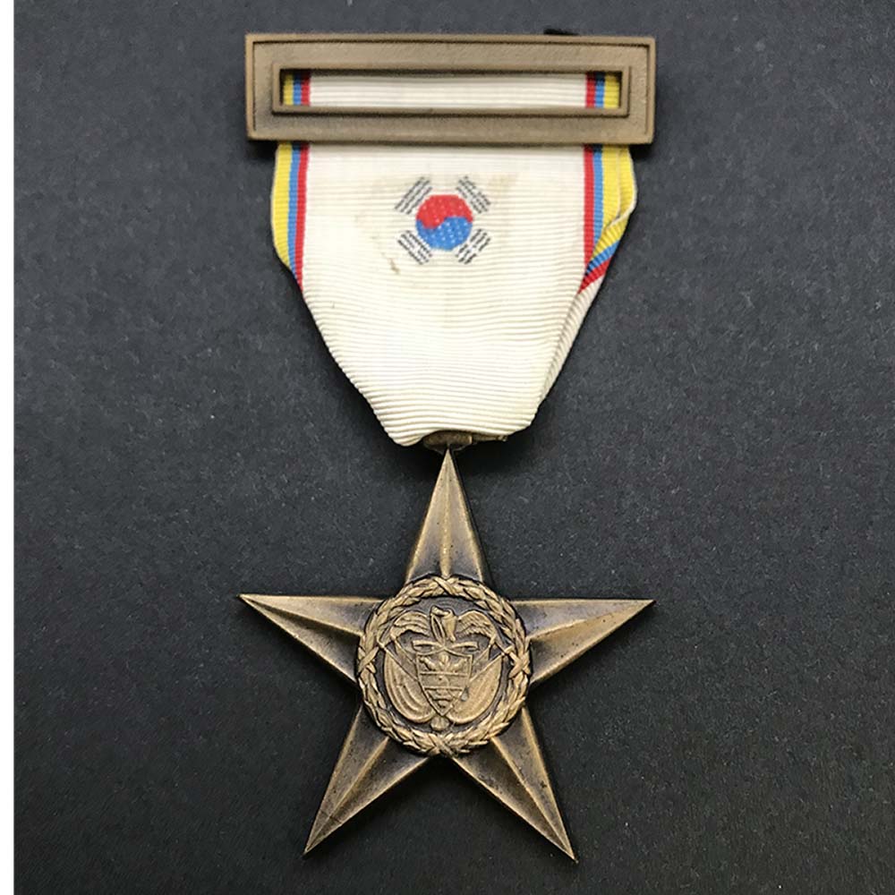 Korean Campaign Bronze Valor Star with original ribbon and buckle			(L28002)  N.E.F... 1
