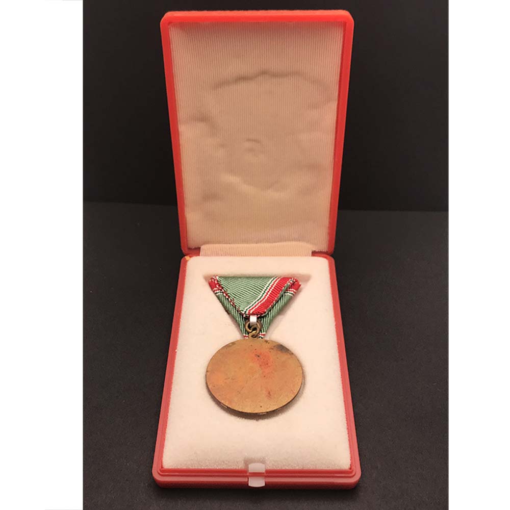 Defence Service medal for 30 years in fitted embossed case of issue... 2